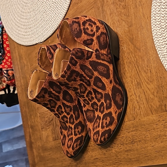 LIFE STRIDE ANKLE BOOTS - Picture 2 of 5